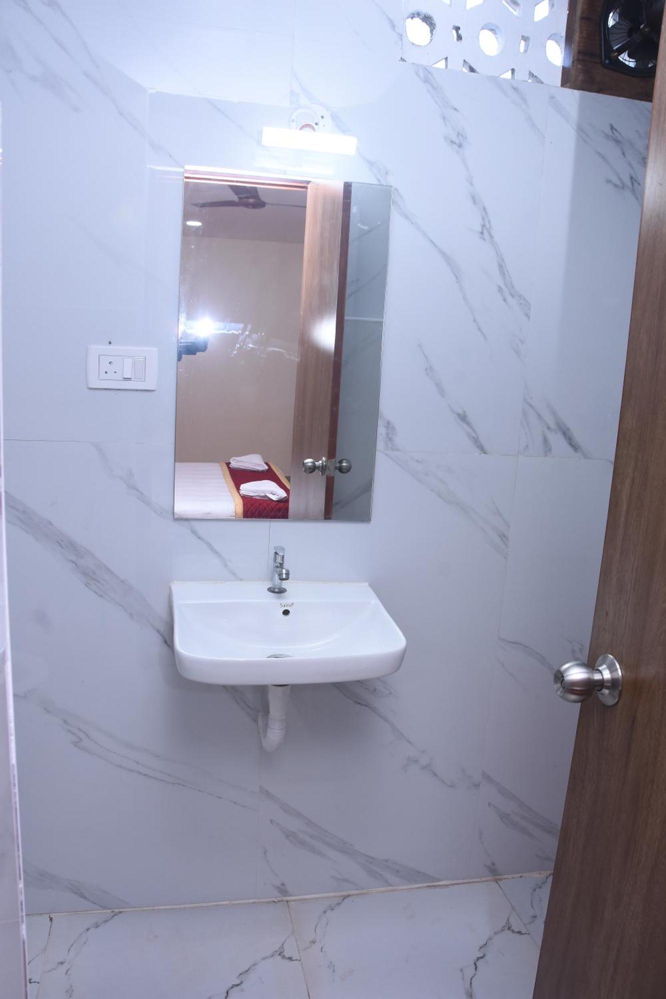 Prc Residency Hotel เชนไน ภายนอก รูปภาพ